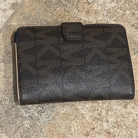 Michael Kors wallet - Picture 3 of 3
